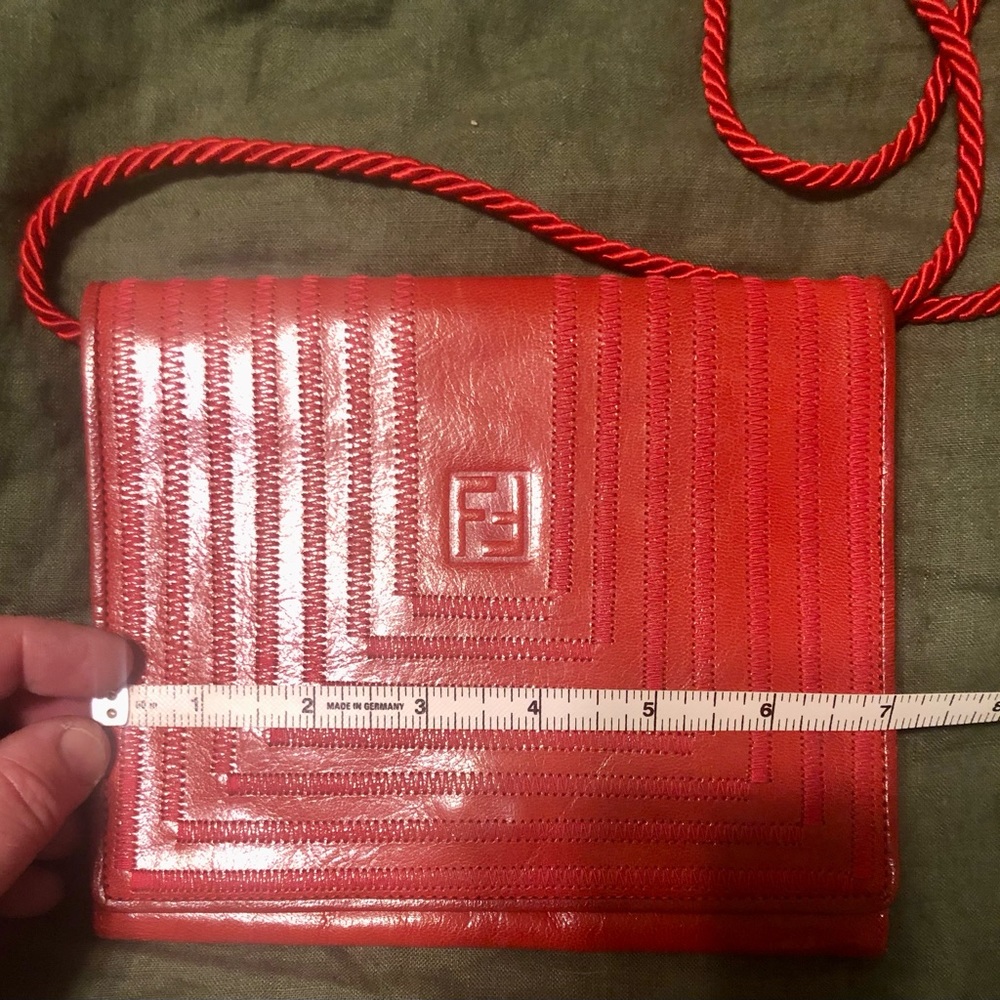 🤩 *AUTHENTIC* VINTAGE 80’s FENDI RED LEATHER CROSSBODY* 💗 - Picture 11 of 16